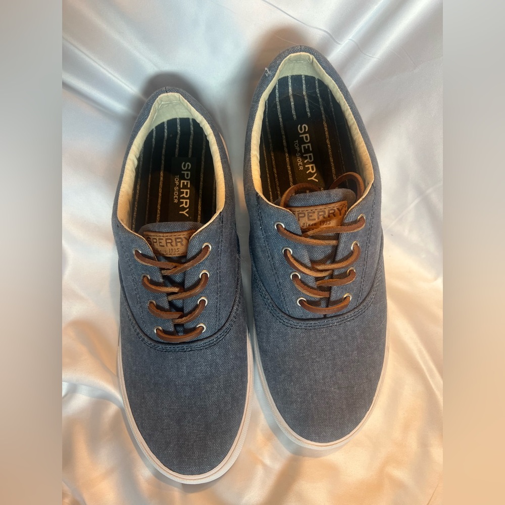 Men’s sperry topsider lace up sneaker. Size 10. Never worn.